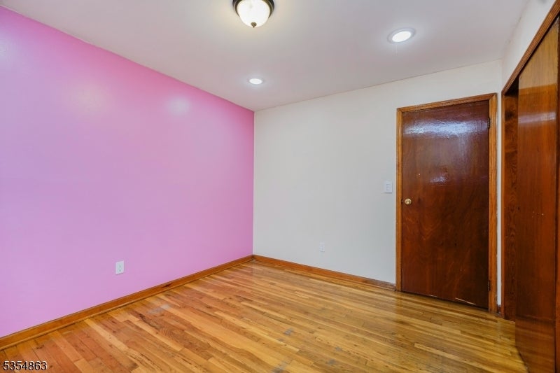 Bedroom of 325-327 John Street