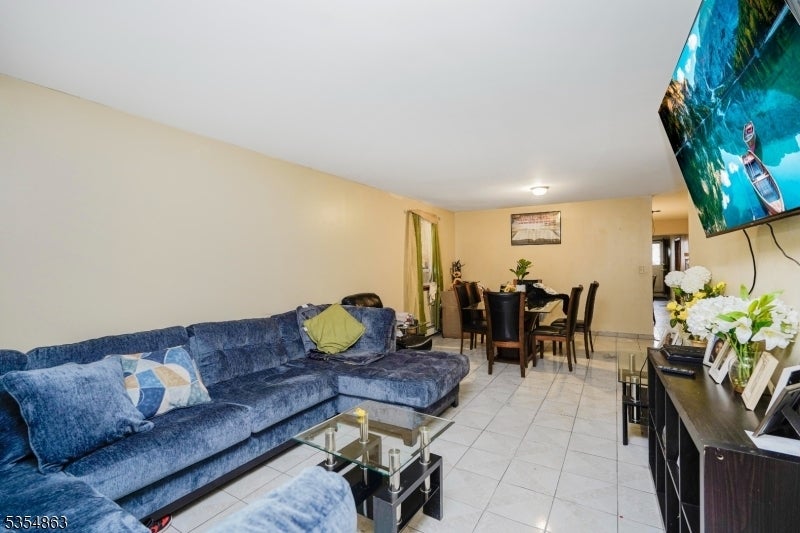 Living Room of 325-327 John Street